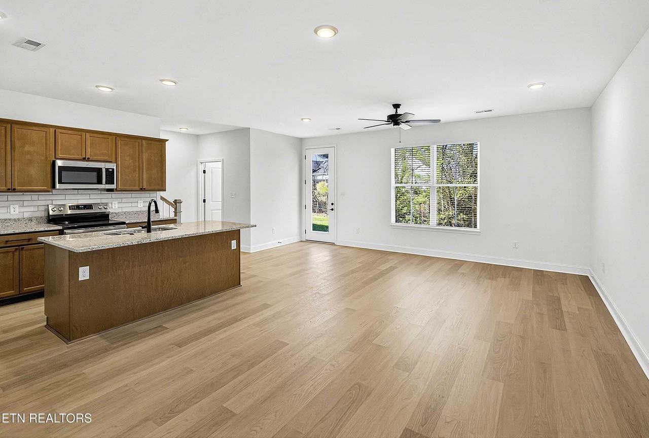 1731 Lateglow Way - Photo 5 of 25