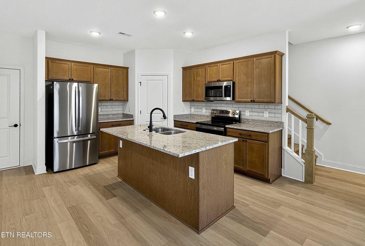 1731 Lateglow Way - Photo 6 of 25