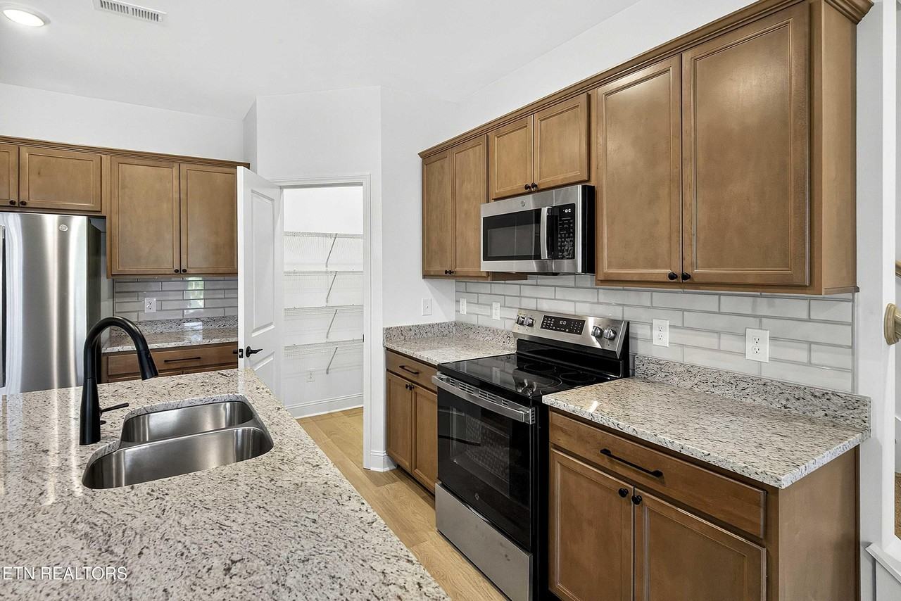 1731 Lateglow Way - Photo 7 of 25