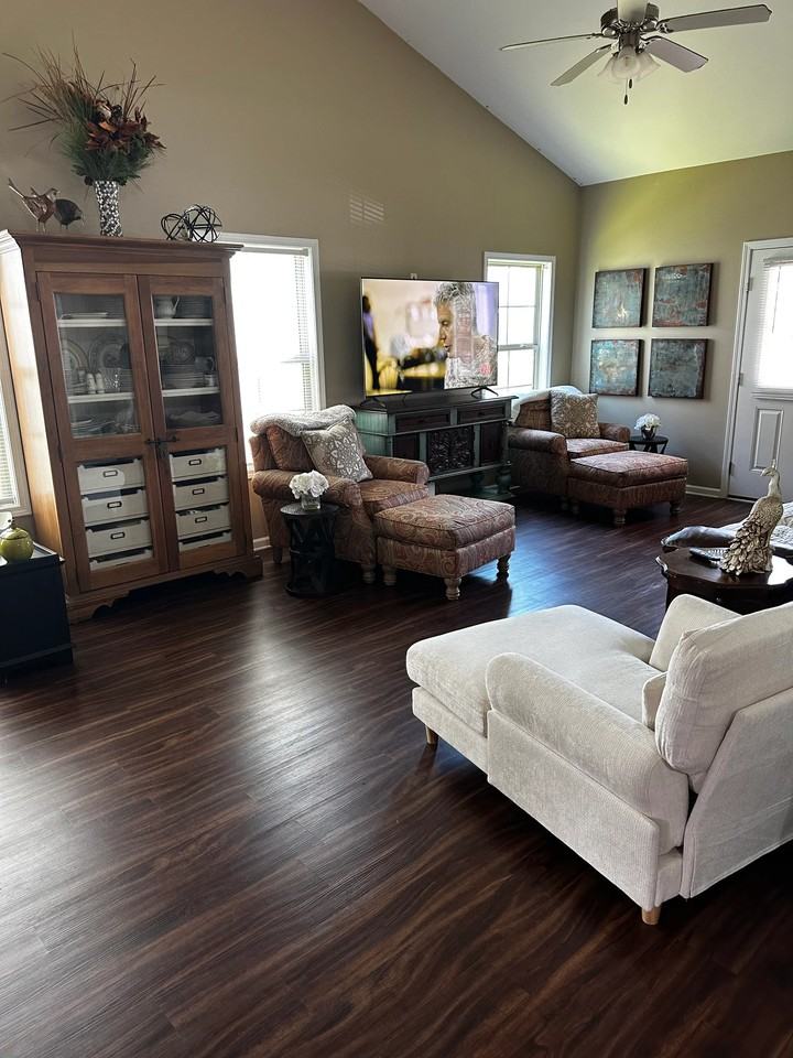 122 Heyward Dr - Photo 2 of 11