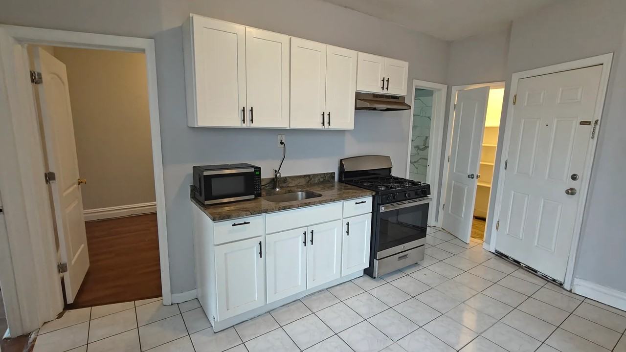 166 Lexington Ave #2R - Photo 2 of 11