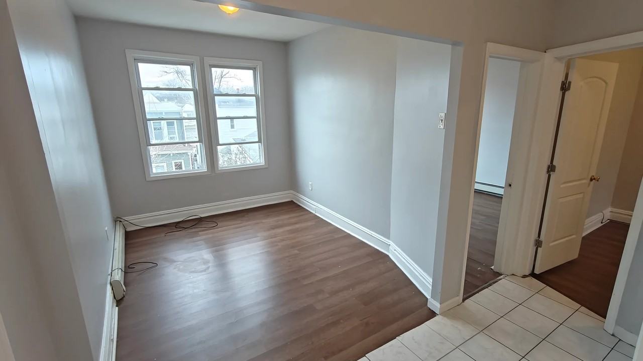 166 Lexington Ave #2R - Photo 4 of 11