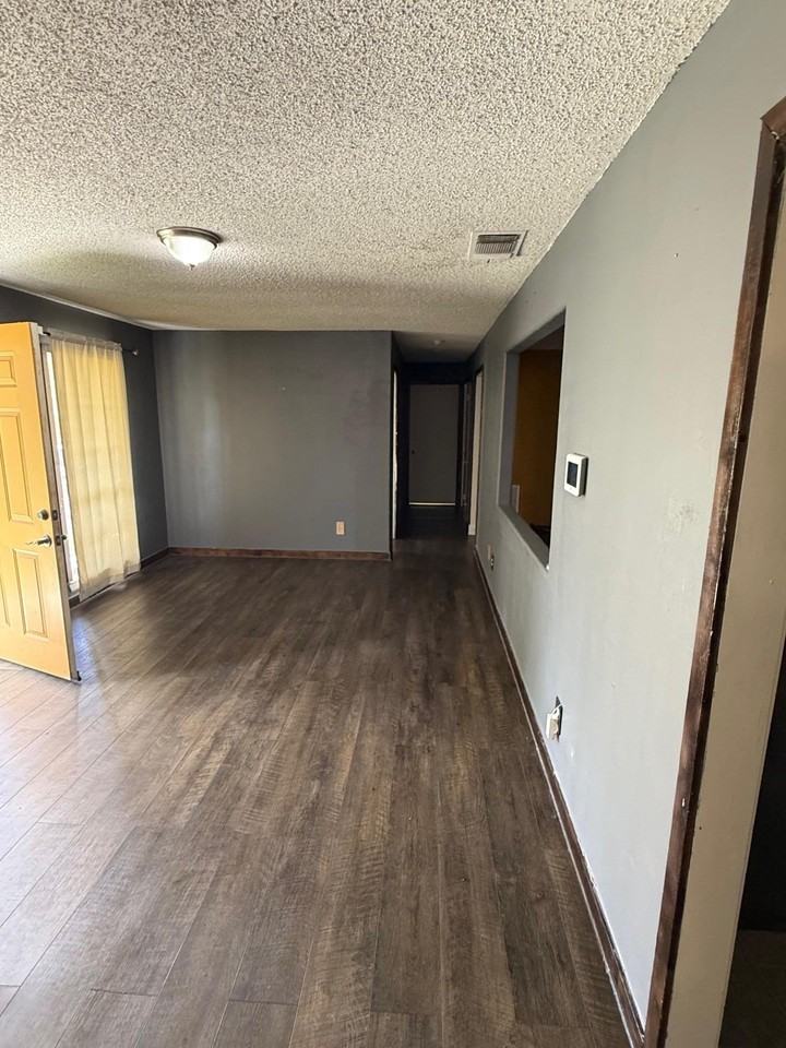 3420 Bronco St - Photo 3 of 11