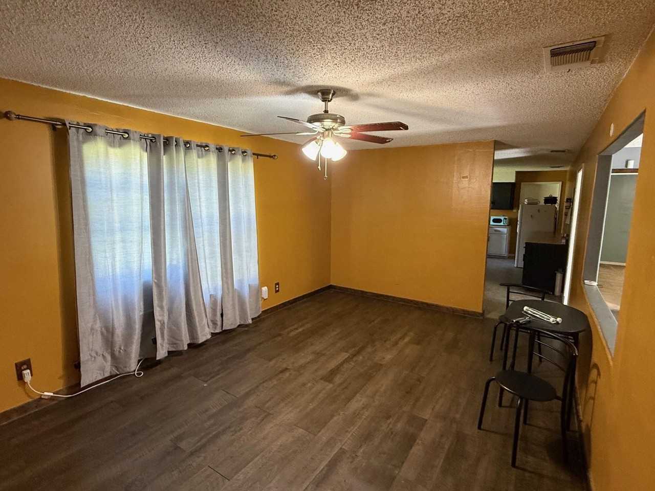 3420 Bronco St - Photo 4 of 11