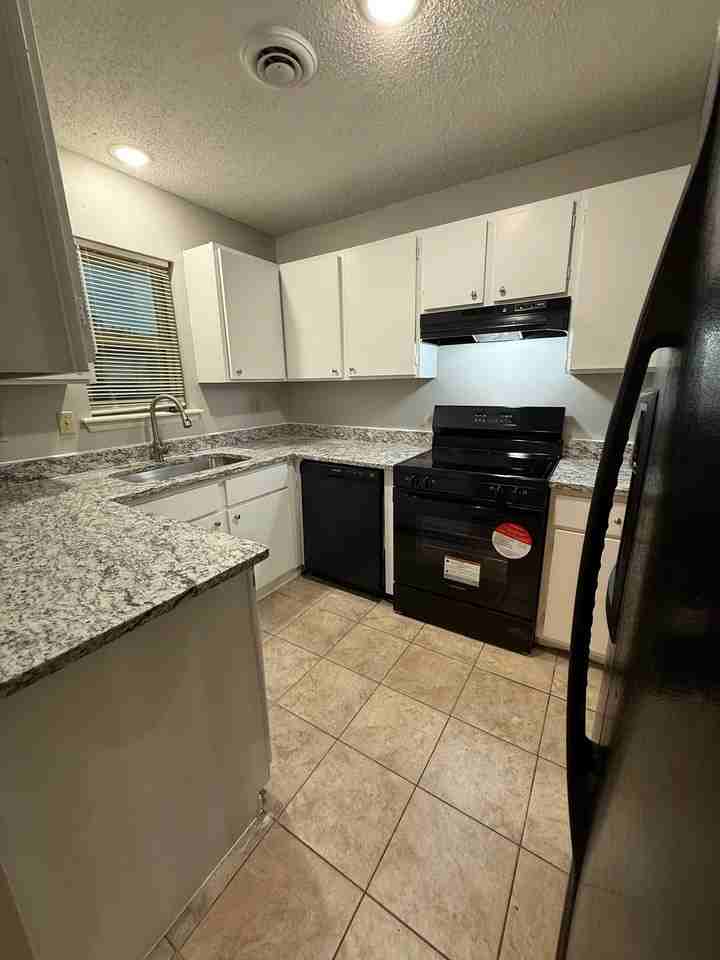 408 W Pointer Trl - Photo 3 of 14