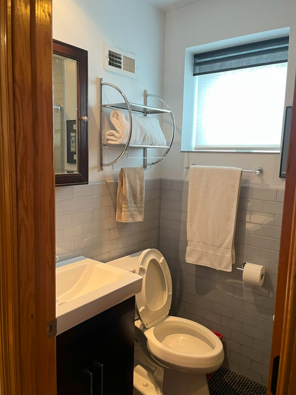 2416 N Washtenaw Ave - Photo 6 of 20