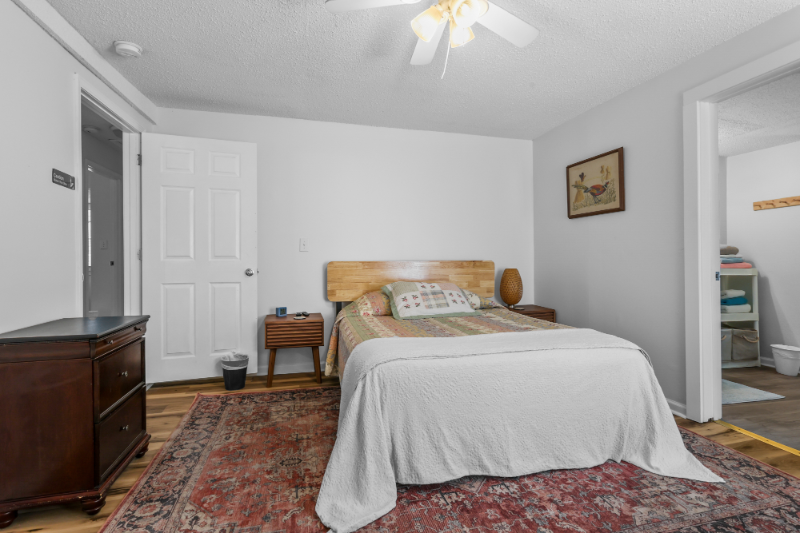 818 Avenue B Ne - Photo 7 of 15