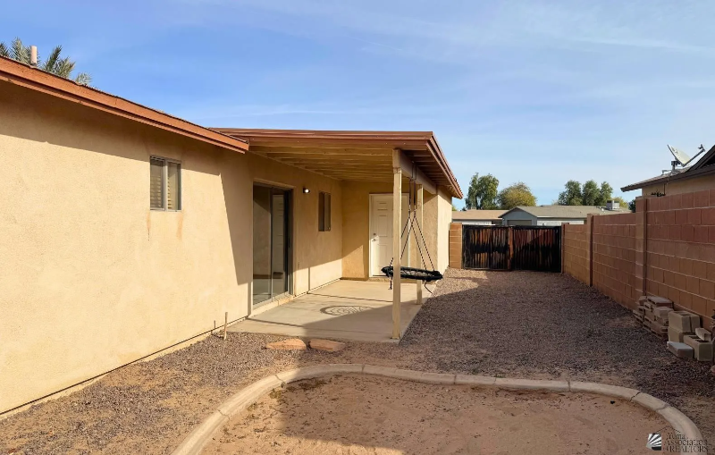 10486 S Typhoon Ave - Photo 3 of 8