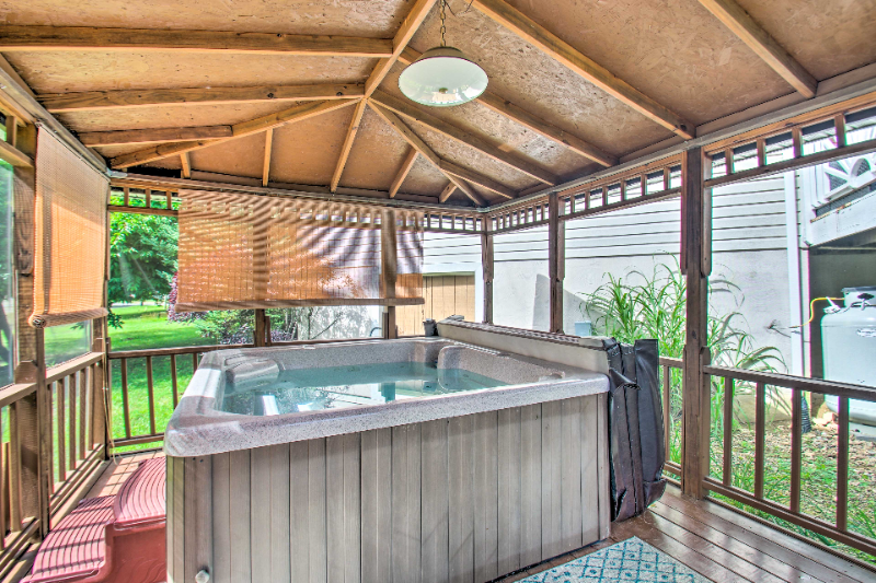 703 10th St - Photo 3 of 20