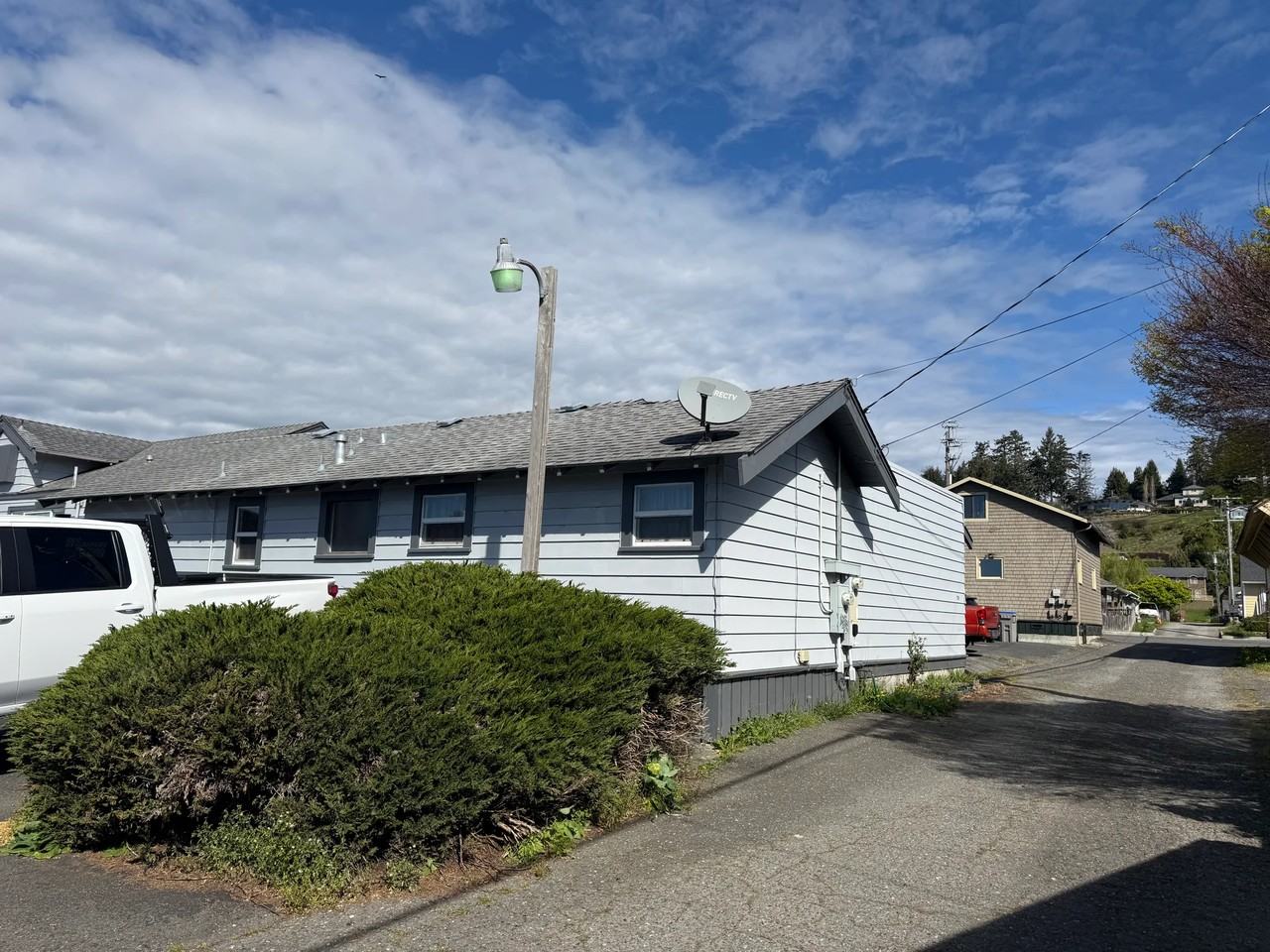 739 12th St #B - Photo 2 of 20