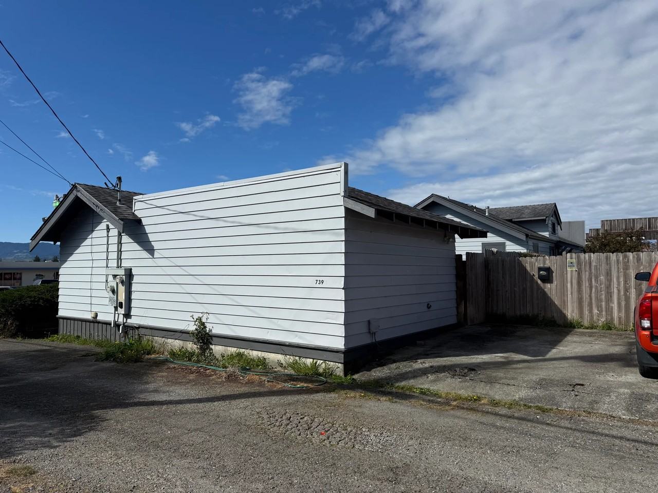 739 12th St #B - Photo 3 of 20