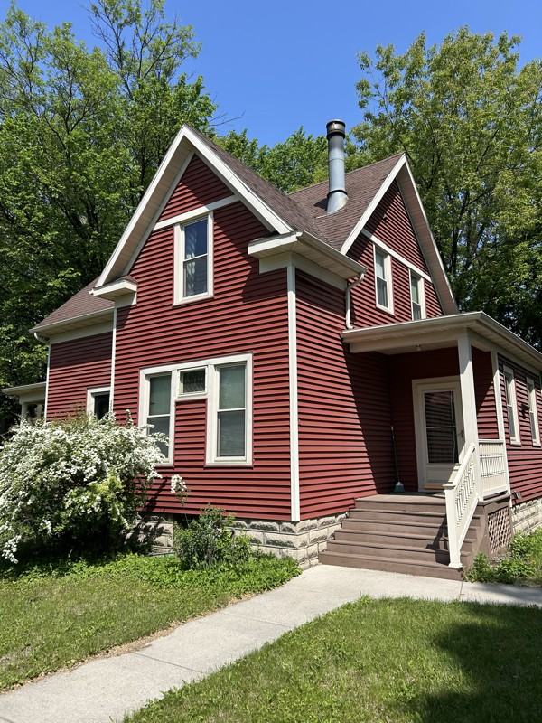 624 5th St S - Photo 2 of 8