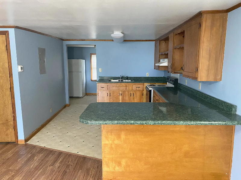 109 E I St - Photo 2 of 15