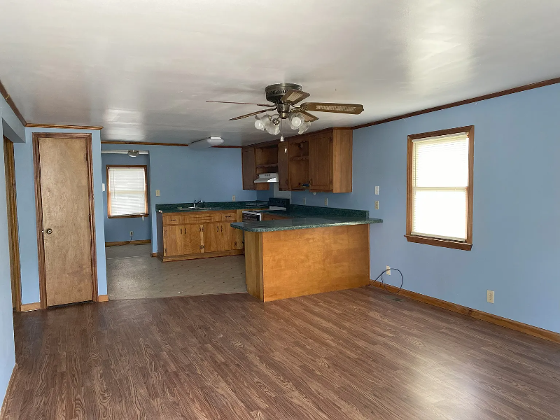 109 E I St - Photo 3 of 15