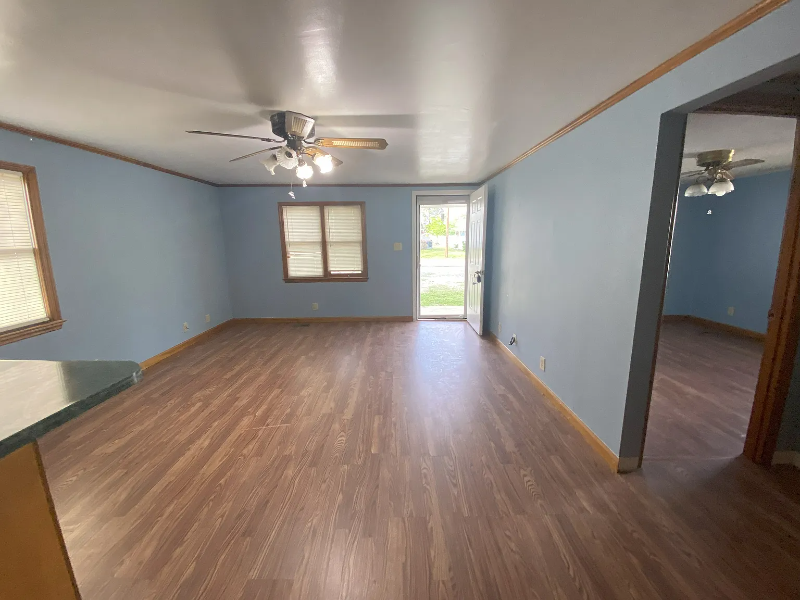 109 E I St - Photo 5 of 15