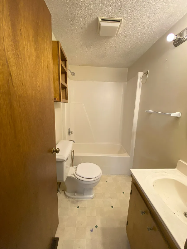 109 E I St - Photo 6 of 15