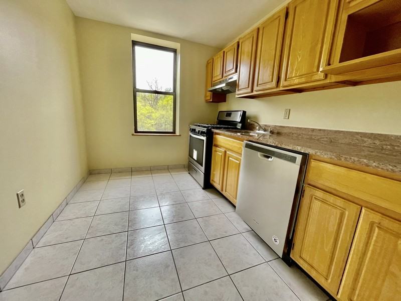 268 Broadway - Photo 5 of 9