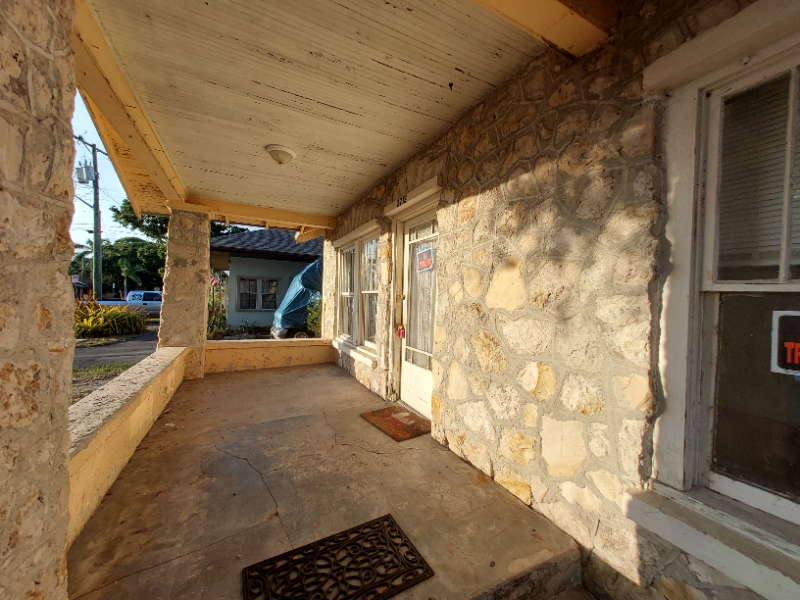 2713 5th St W - Photo 3 of 20