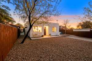 featured image of 1905 E 9th St #2