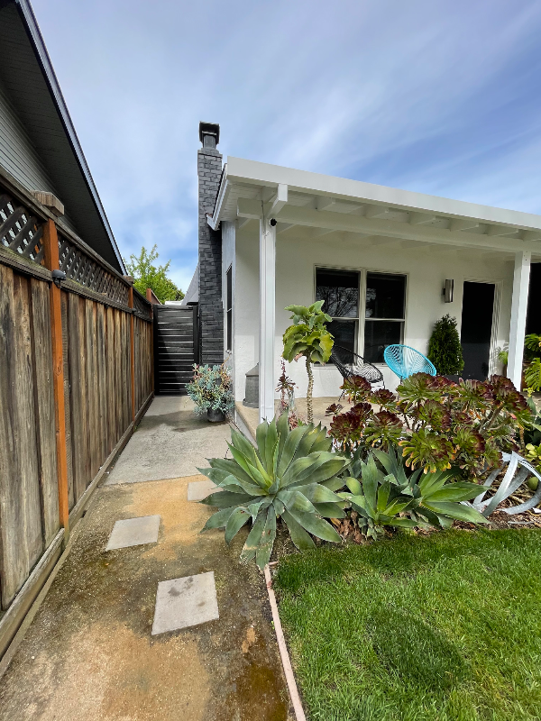 463 Menker Ave - Photo 3 of 3