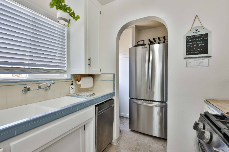 4788 W Mountain View Dr #B - Photo 5 of 12