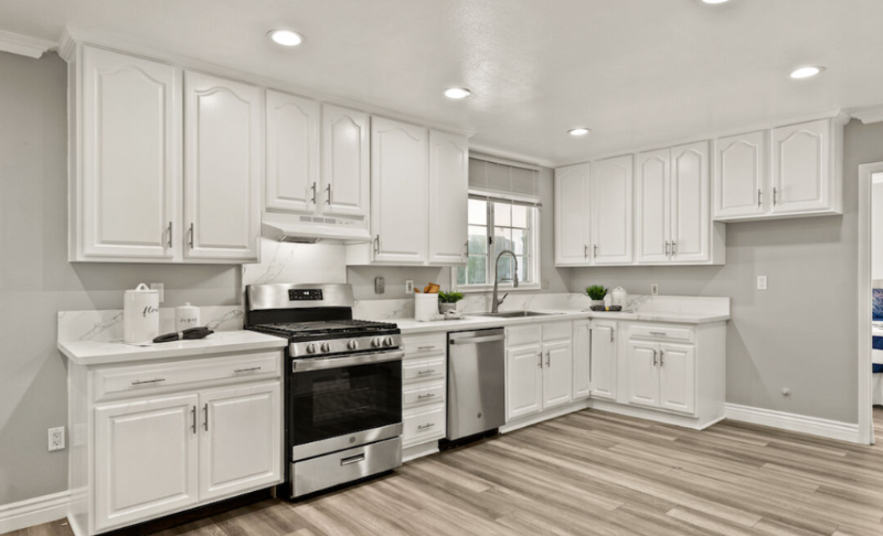 1322 E Elsmere Dr - Photo 4 of 10