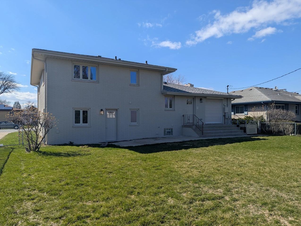 8237 Monroe Ave - Photo 2 of 21