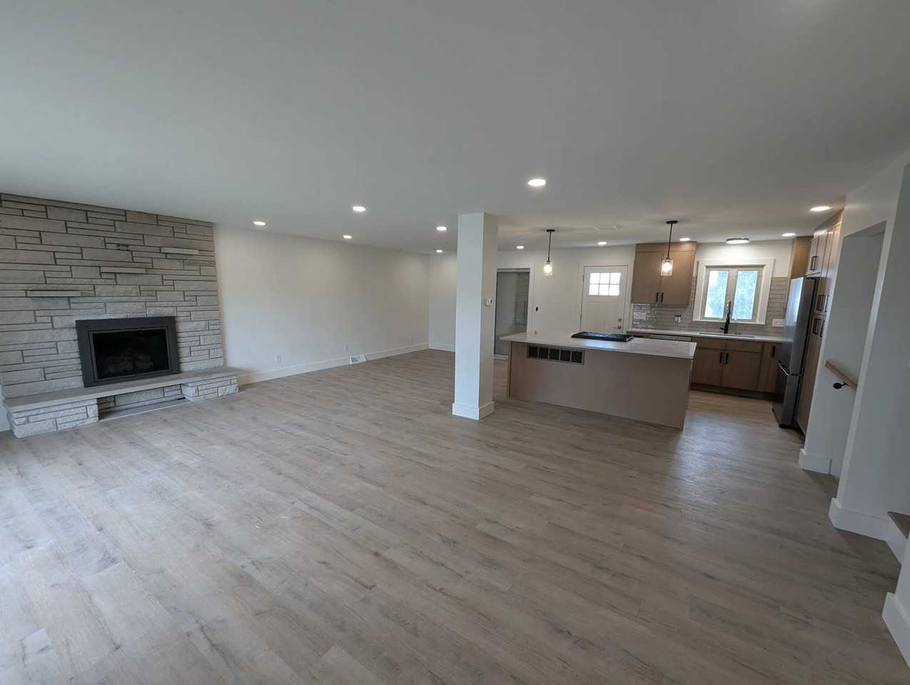 8237 Monroe Ave - Photo 6 of 21