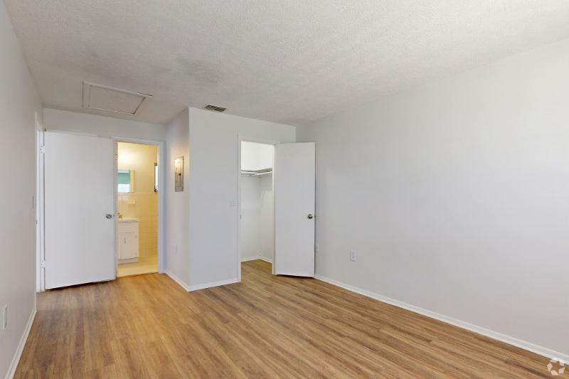 6916 Julia Ct #6916 - Photo 5 of 6