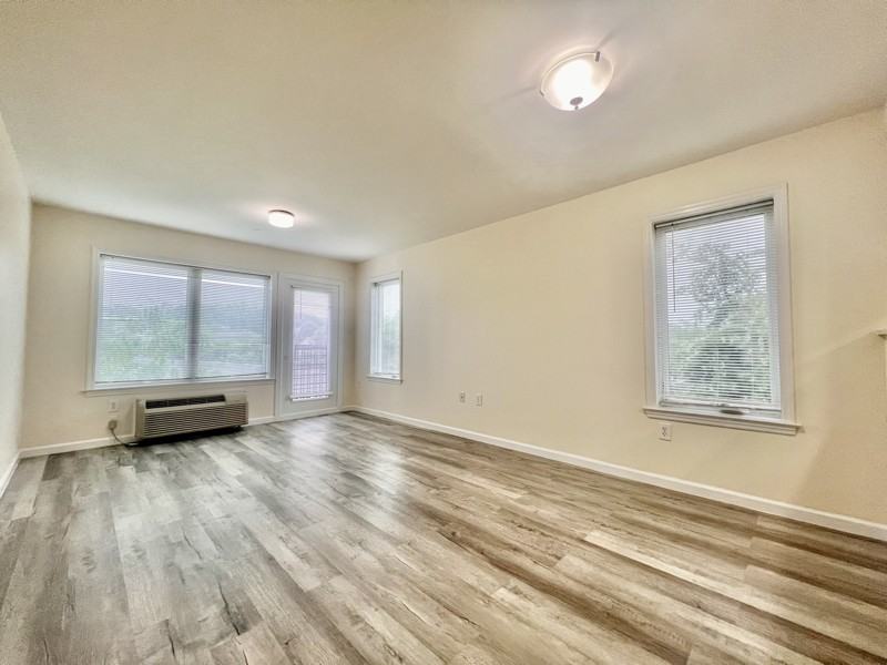 67 Lake St - Photo 3 of 12