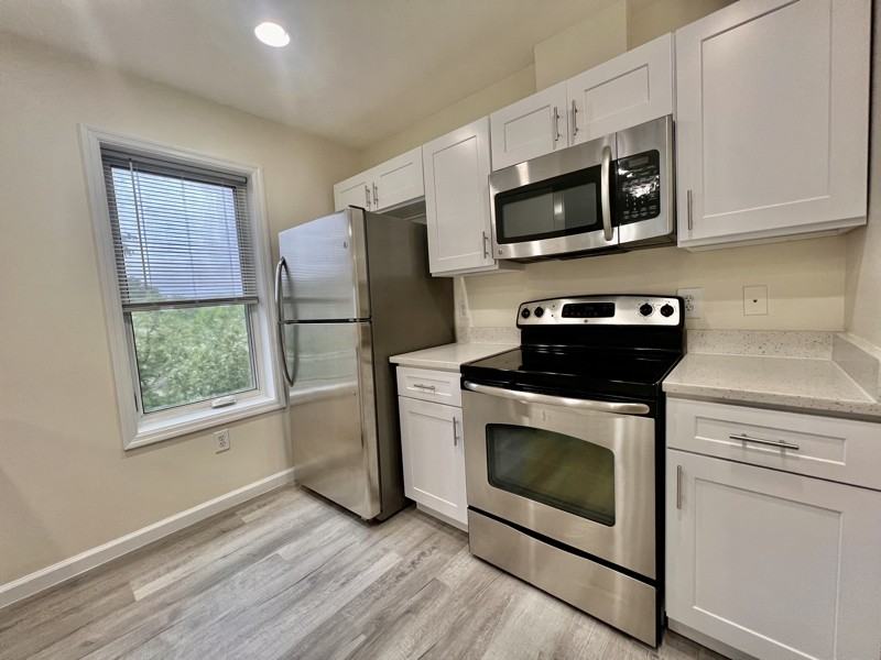 67 Lake St - Photo 4 of 12