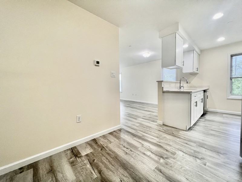 67 Lake St - Photo 6 of 12