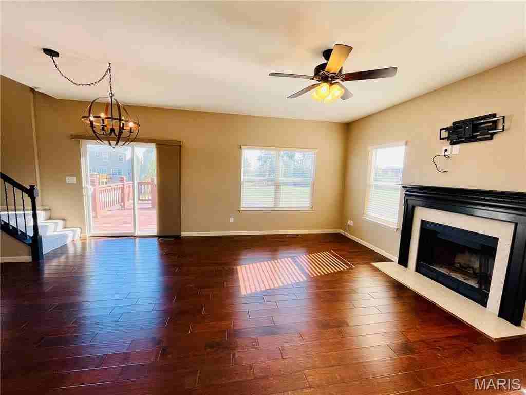 1136 Welsh Dr - Photo 4 of 31