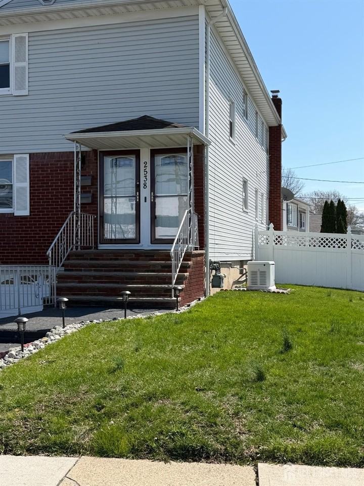 2538 Spruce St - Photo 5 of 29