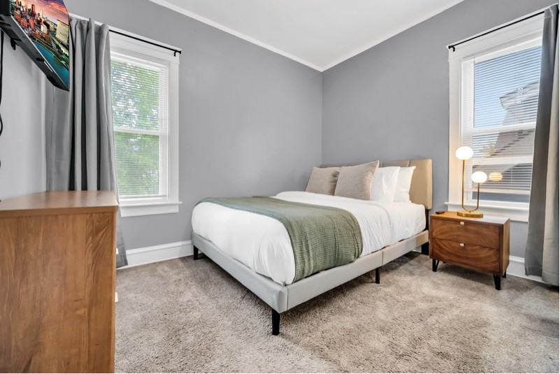 1559 Cordova Ave - Photo 5 of 25