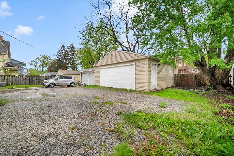 1559 Cordova Ave - Photo 6 of 25