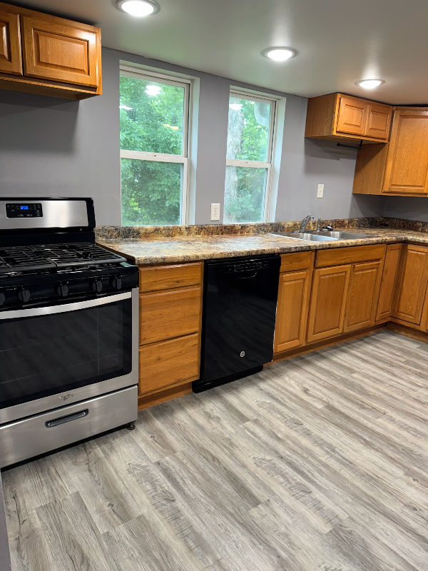 107 Olive St - Photo 5 of 17