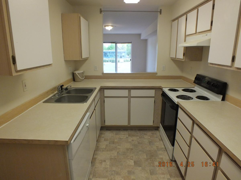 12549 28th Ave Ne #405 - Photo 2 of 8