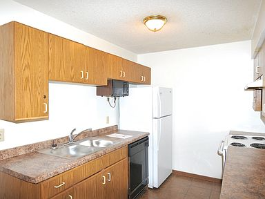 750 5th St S #202 - Photo 6 of 13