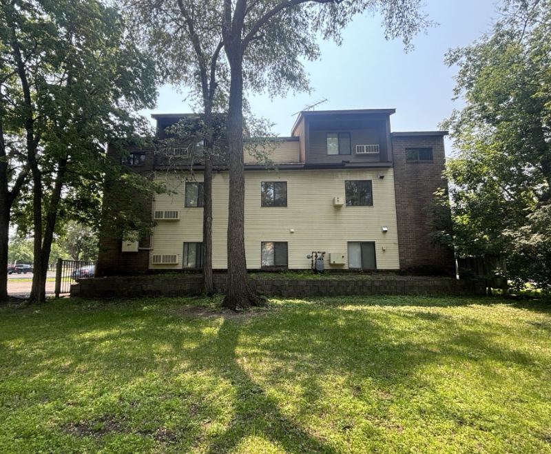 418 5th Ave S - Photo 3 of 4