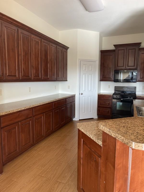 204 Cordoba Trl - Photo 3 of 7