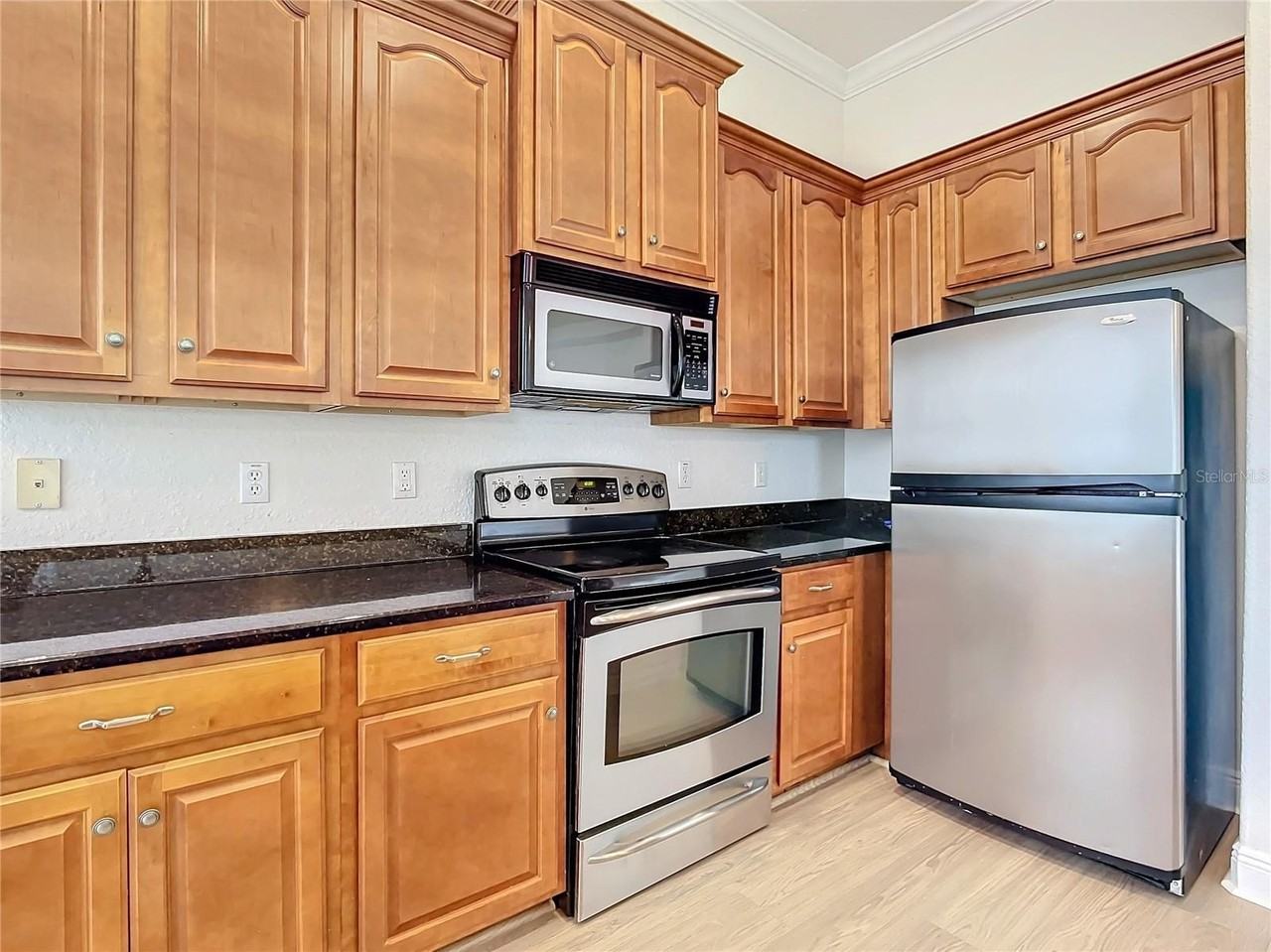 132 Orange Ave - Photo 7 of 50