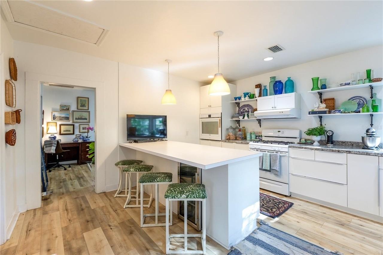 310 Nw 8th St - Photo 4 of 24