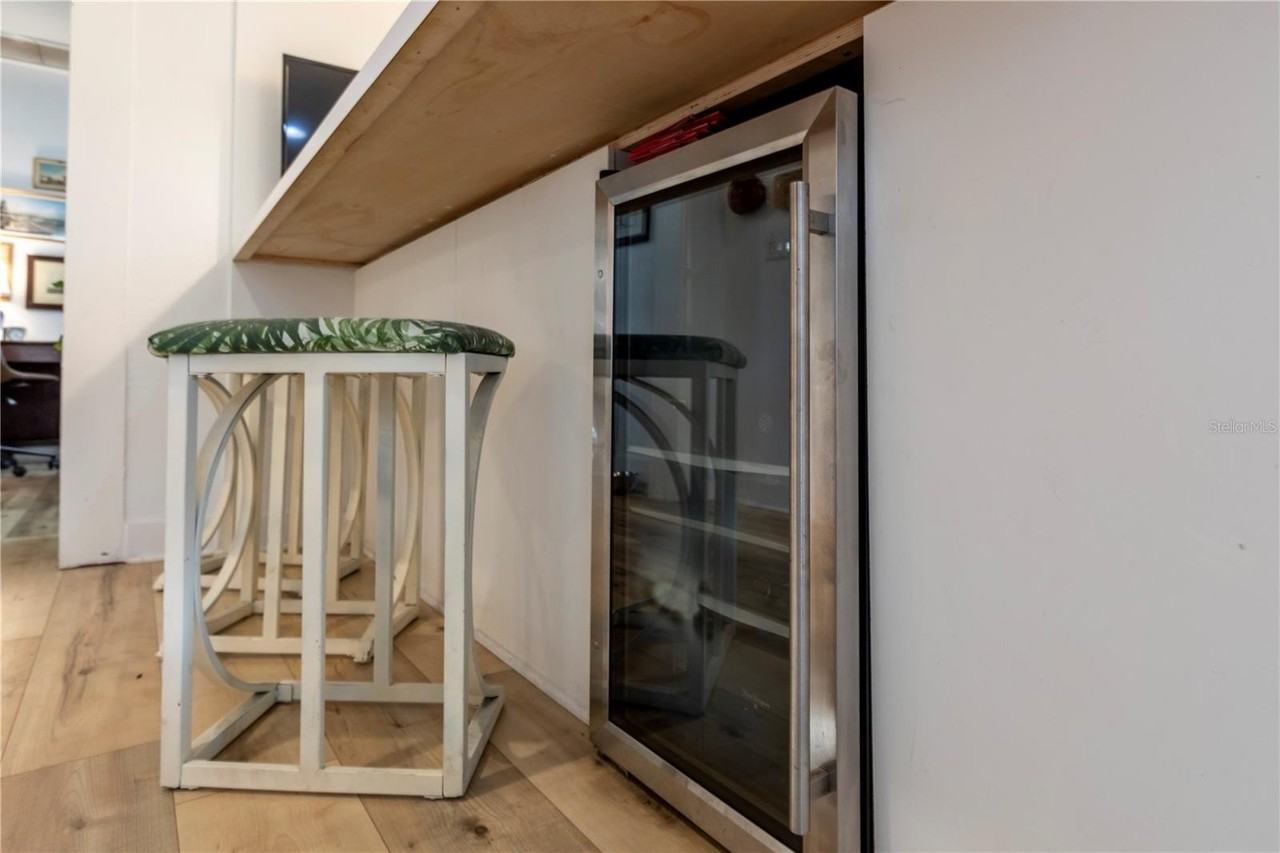 310 Nw 8th St - Photo 5 of 24