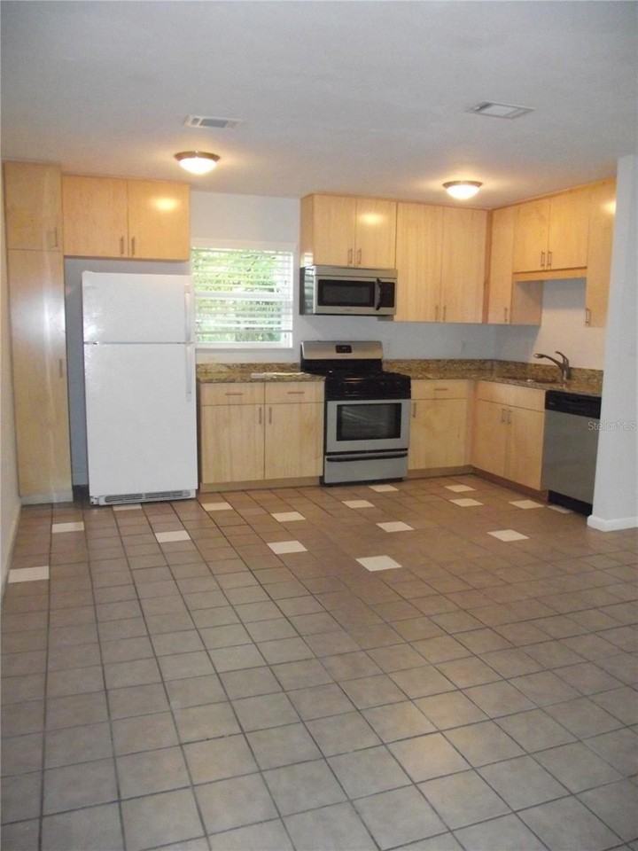 413 Nw 35th Ter - Photo 5 of 17