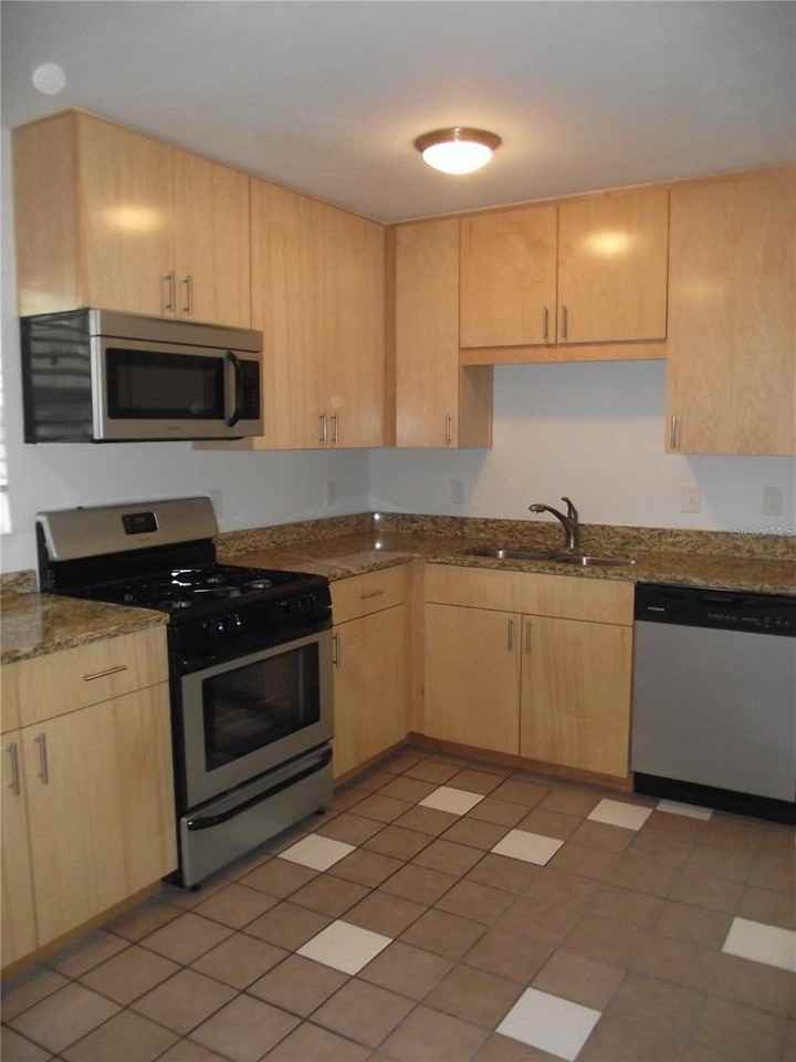 413 Nw 35th Ter - Photo 6 of 17