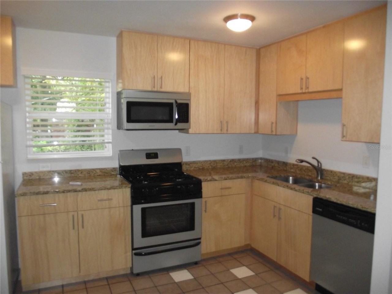 413 Nw 35th Ter - Photo 7 of 17