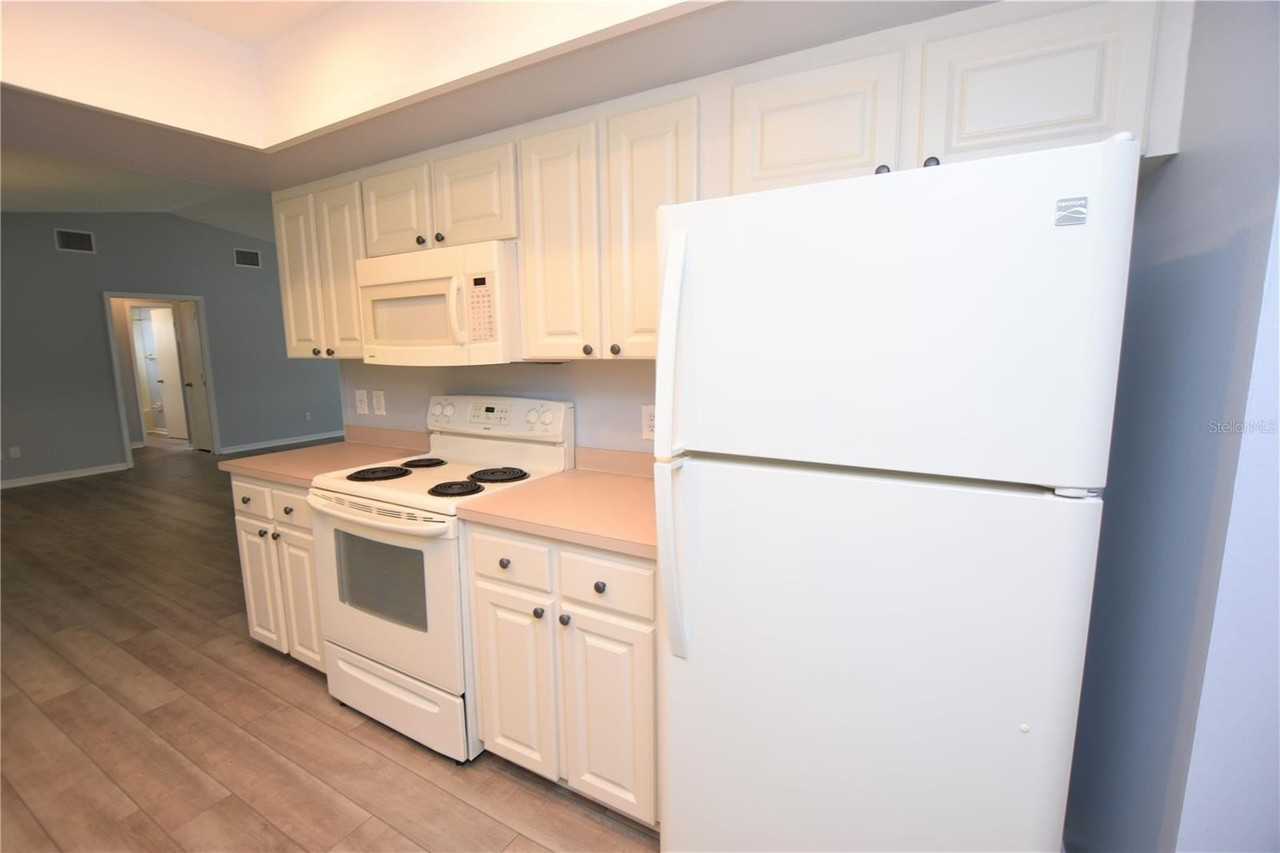 6305 Christina Groves Cir E - Photo 4 of 35