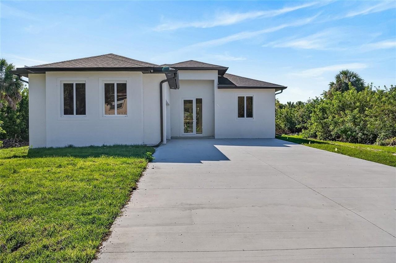 511 Sweetwater Dr - Photo 2 of 50