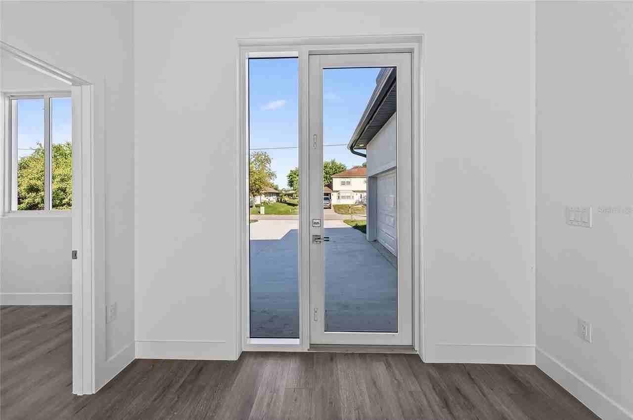 511 Sweetwater Dr - Photo 4 of 50